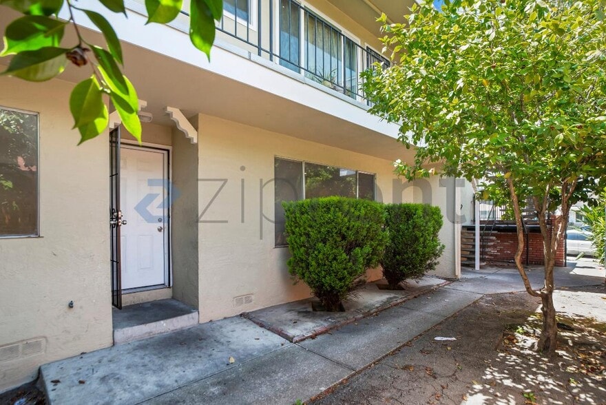 Building Photo - Unit 1