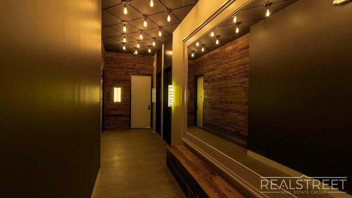 Building Photo - Monitor Street