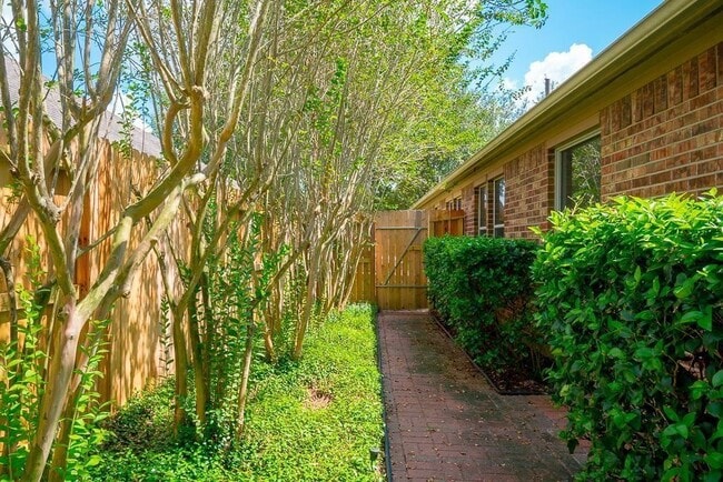 Building Photo - 7415 Vine Grove Ct