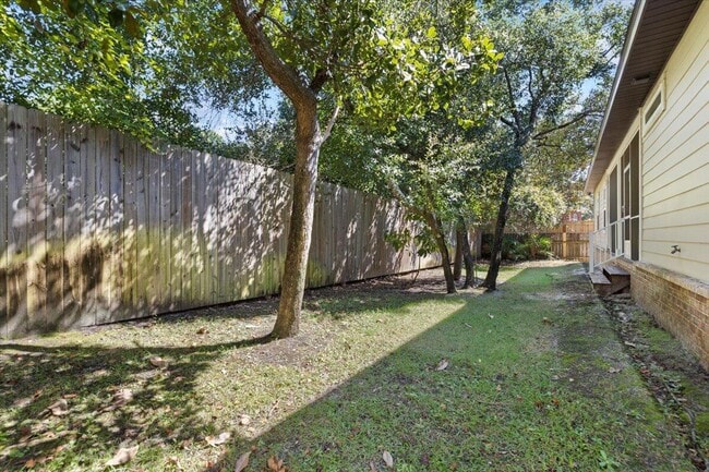 Building Photo - 485 Kelly St