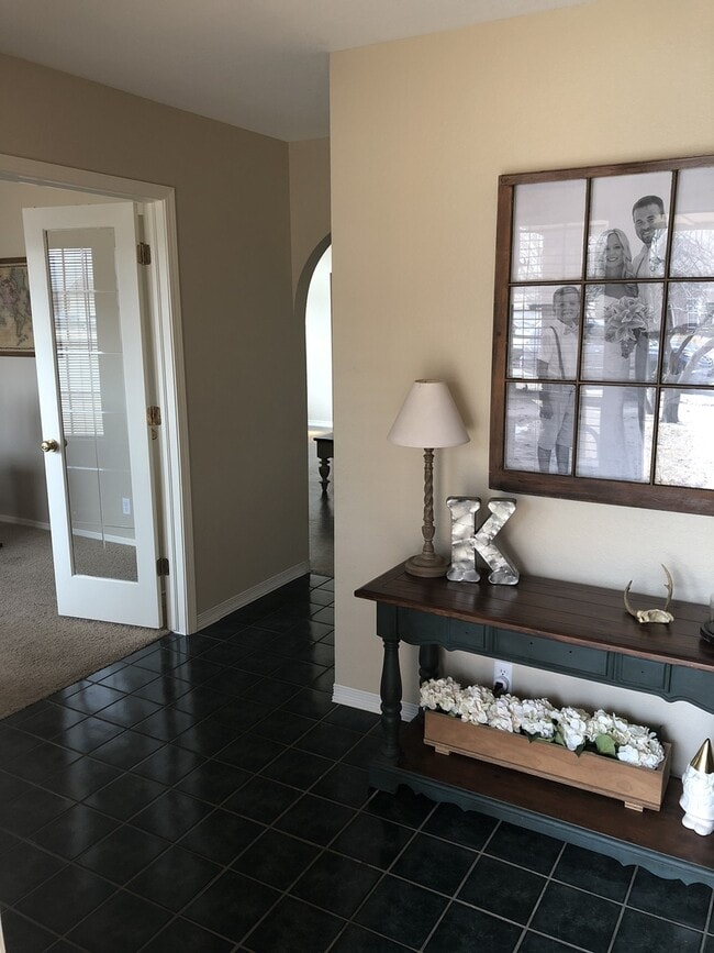 Building Photo - 3 Bedroom Plus Office in Stone Mill! Great open floor plan, huge kitchen!