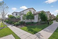 Building Photo - 1005 S Fowler Ln