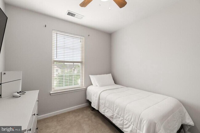 Building Photo - 5758 Barts Way