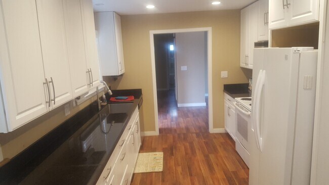 Building Photo - 1291 Creswell Dr