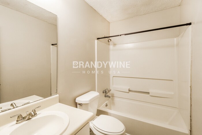Building Photo - 2037 Mallard Way