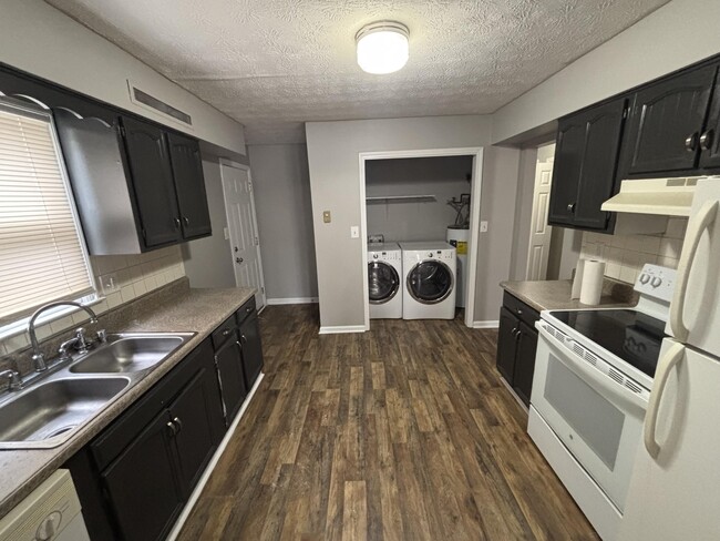 Building Photo - 328 Garden Park Dr