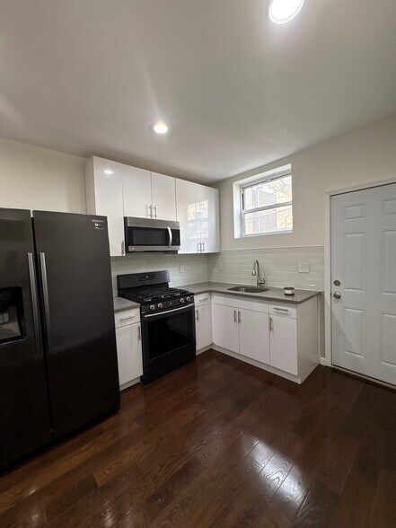 Primary Photo - 3156 Agate St