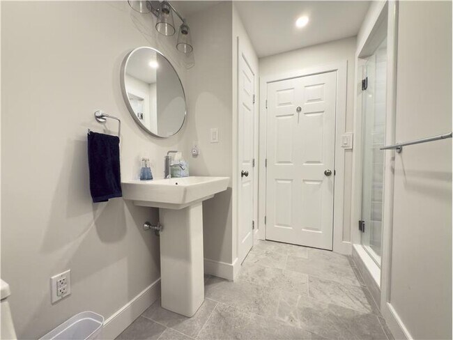 Building Photo - 42 Greythorne Woods Cir