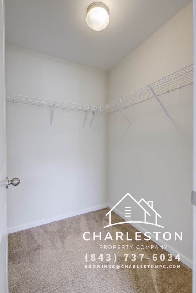 Building Photo - 9083 Parlor Dr