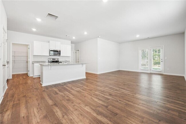 Building Photo - 177 Whitewood Dr