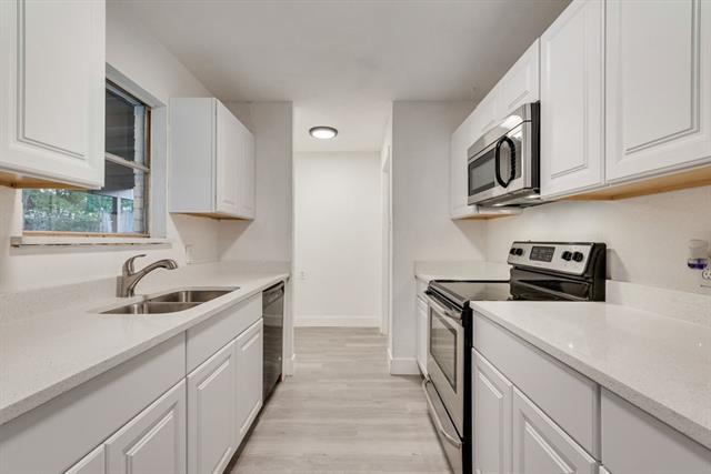 Building Photo - 6048 Hillcrest Dr