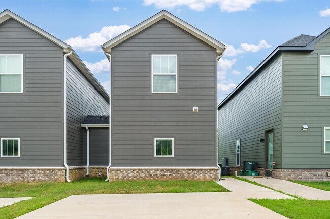 Building Photo - 1333 S Duncan Ave