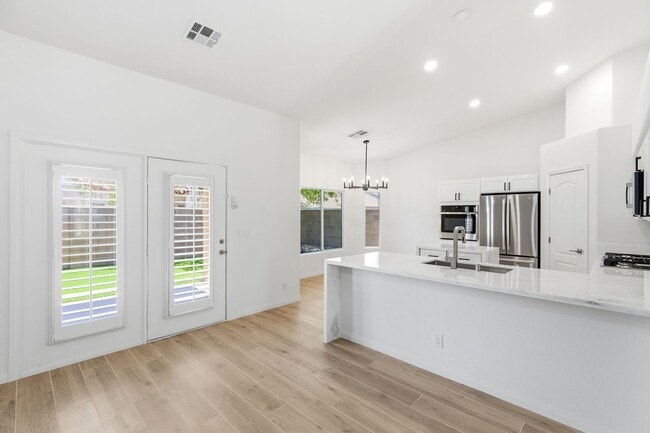 Building Photo - Beautiful Remodeled Single-Story Home W/ Pool in Southern Highlands