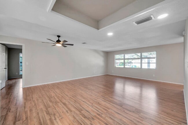 Building Photo - Modern, Move-In-Ready 3/2 Home with Spacious Yard & Garage |