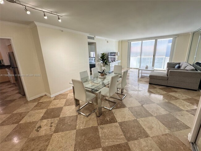 Primary Photo - 9195 Collins Ave