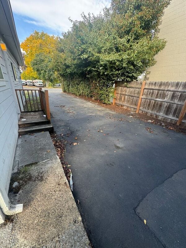 Building Photo - 1348 12th St SE