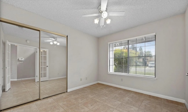 Building Photo - Beautiful Single Family Home in the Southwest
