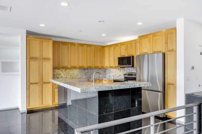 Building Photo - 3 Bed 3 Bath Ocean View, Penthouse "Mark Singer" Residence in Downtown Laguna Beach