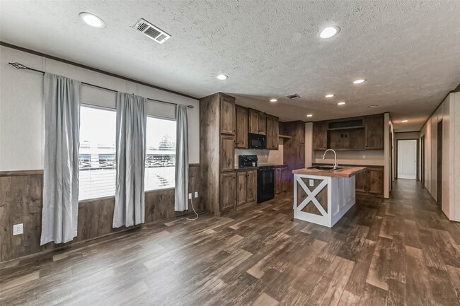 Building Photo - 1566 County Rd 610