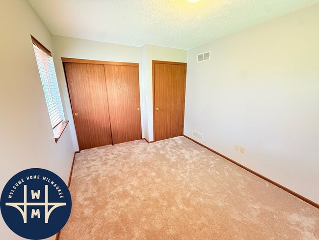 Building Photo - W163N11528 Windsor Ct