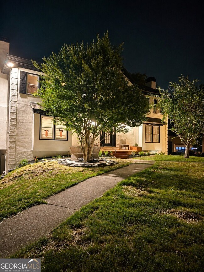 Building Photo - 8945 Carroll Manor Dr