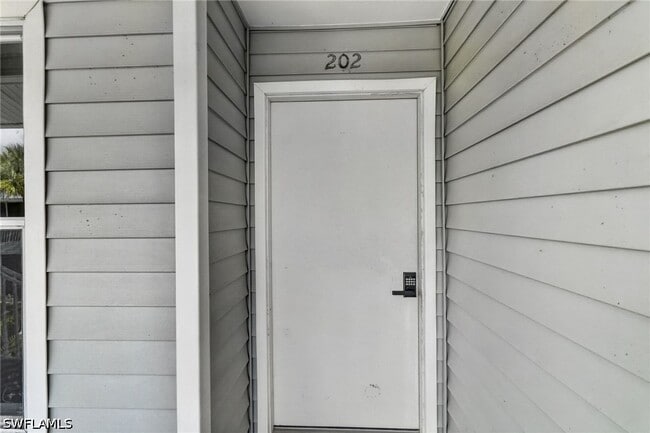 Building Photo - 1915 Courtyard Way