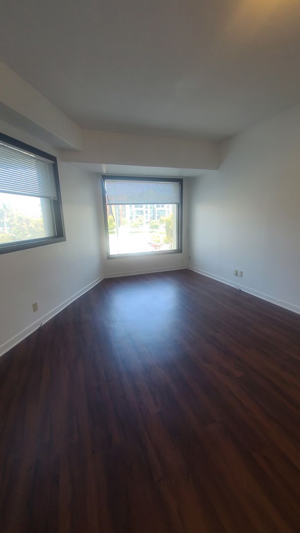 Building Photo - Unfurnished Move-In ready 1 Bedroom/ 1 Bat...
