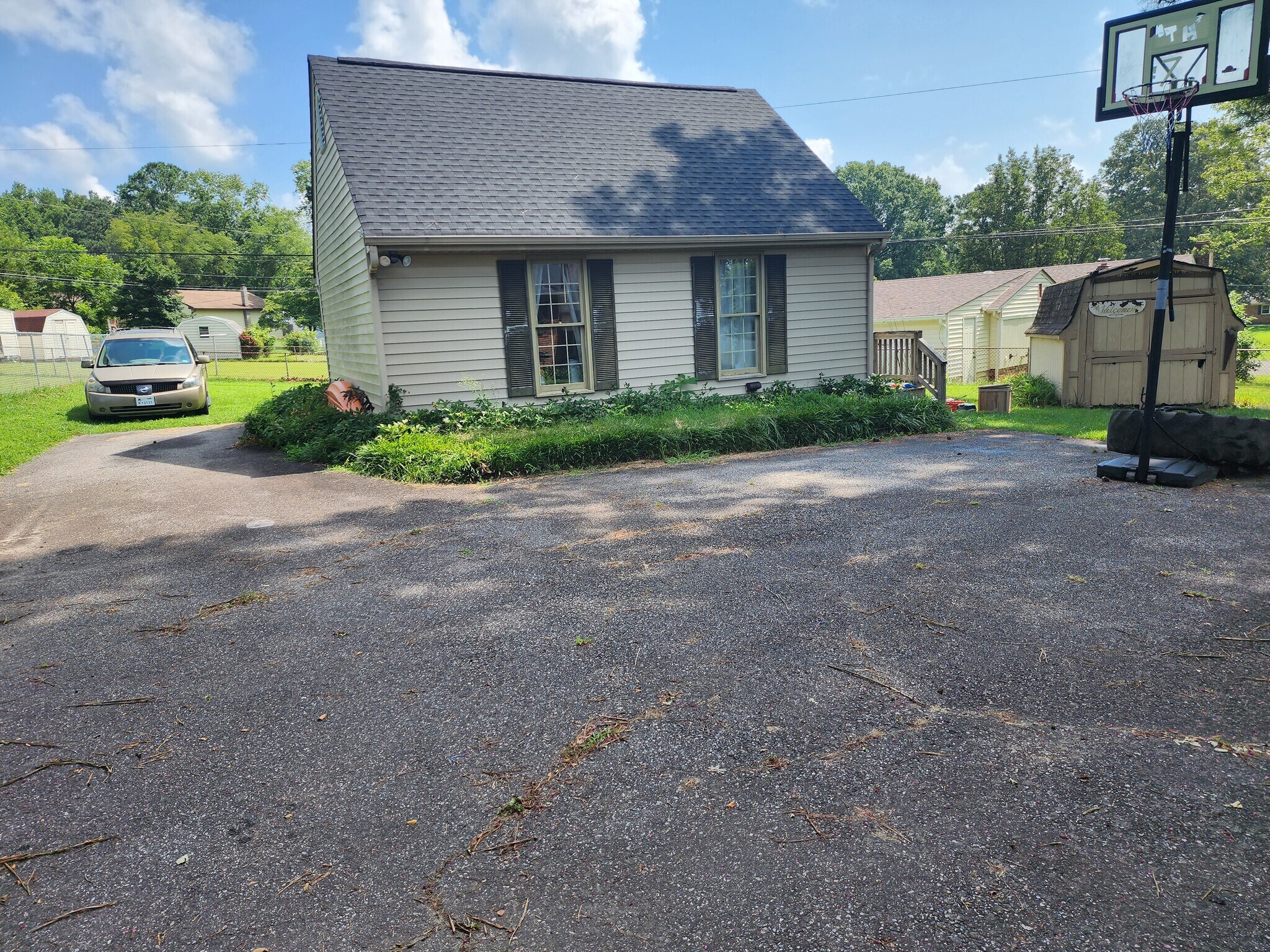 Building Photo - 8176 Surrey Ct