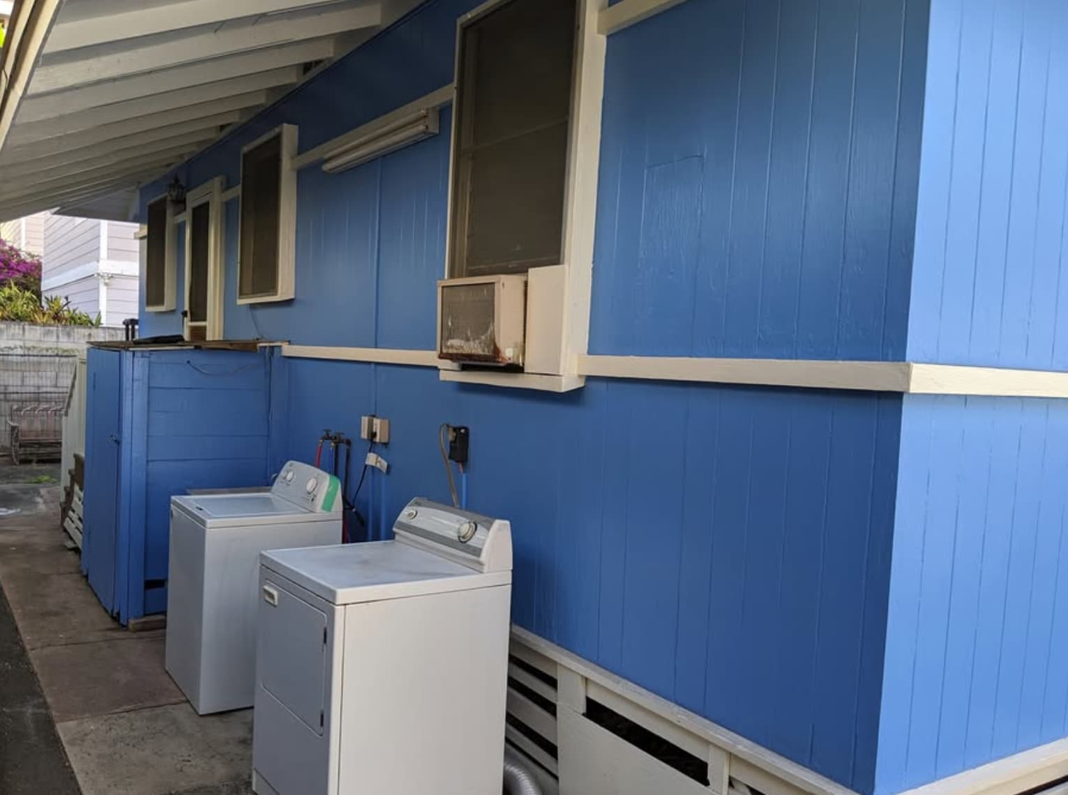 Building Photo - 749 Ekela Ave