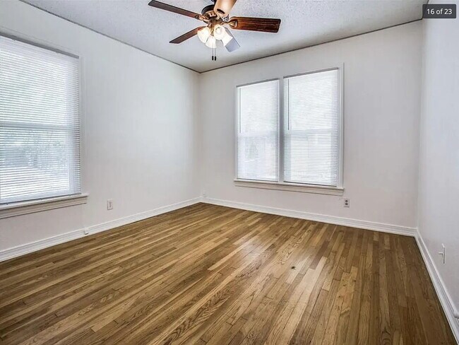 Building Photo - Darling 5 bedroom Home Near TCU. Available for 2026-2027!