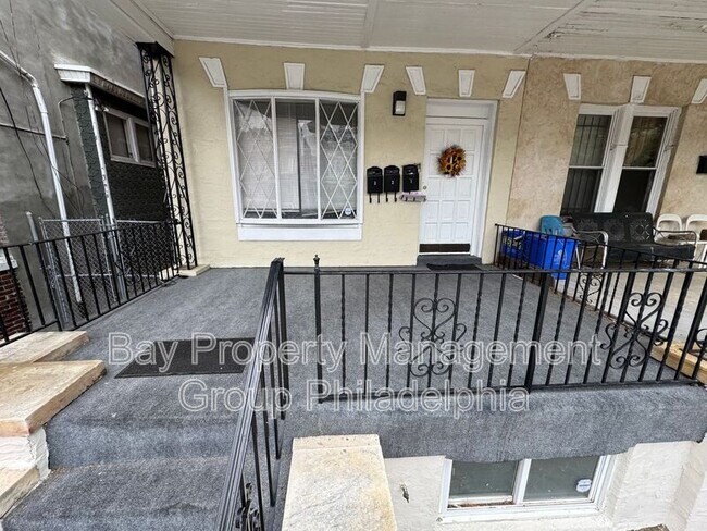 Primary Photo - 4935 Walnut St