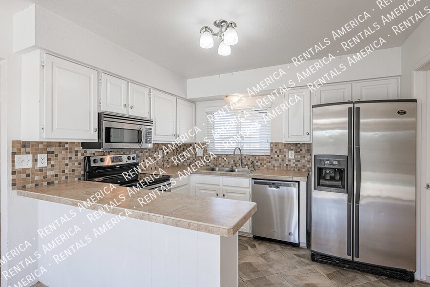 Building Photo - 913 W Jerome Cir