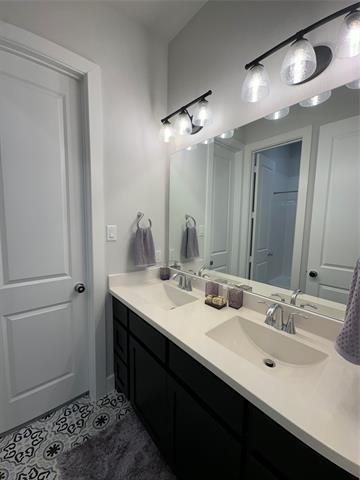 Building Photo - 3880 Verona St