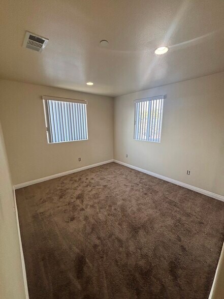 Building Photo - 203 E 109th Pl