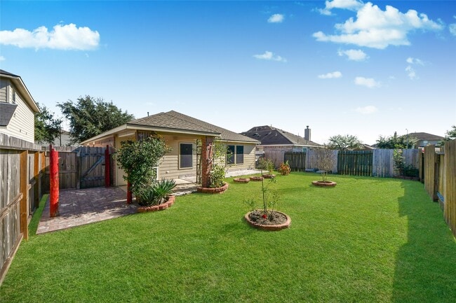 Building Photo - 2731 Gorki Park Dr