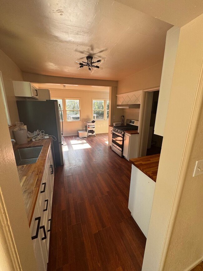 Building Photo - Spacious 5 Bed 2 Bath House near Cal Poly