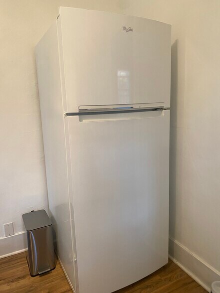 Building Photo - 648 Woodlawn Ave