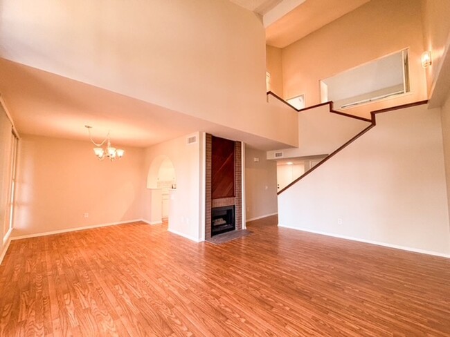 Building Photo - Placentia Lakes 2 bed, 2 bath Townhome for...