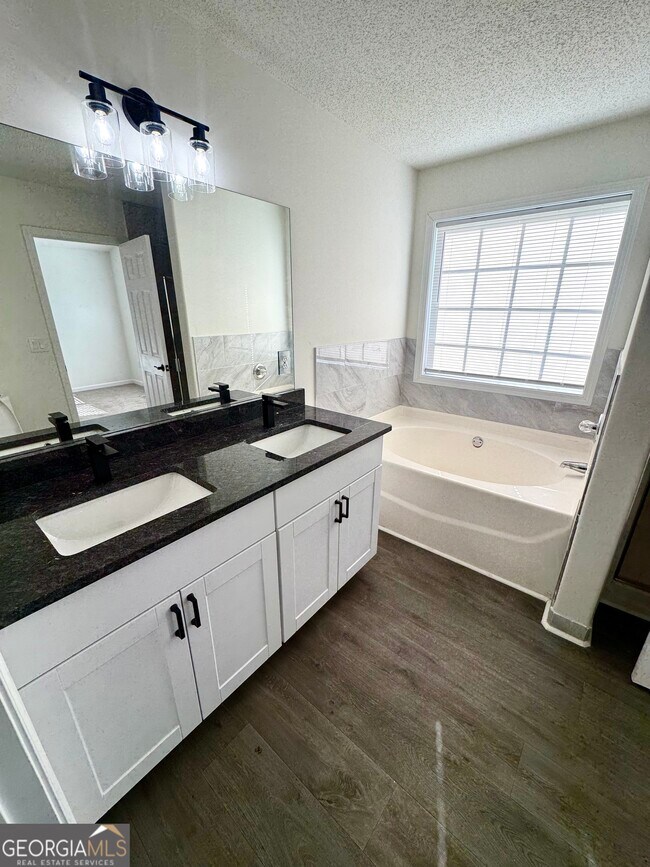 Building Photo - 1215 Palmer Dr