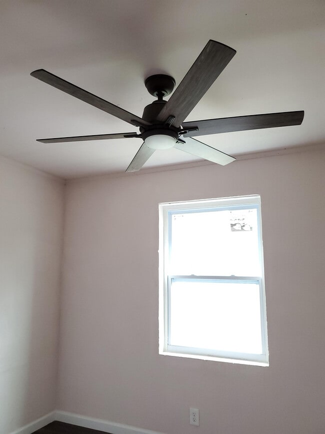Interior Photo - 1086 Clinton Road
