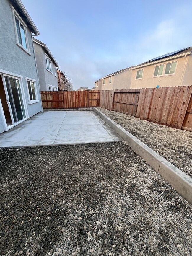 Building Photo - BEAUTIFUL NEW SMART HOME IN WEST ROSEVILLE!!