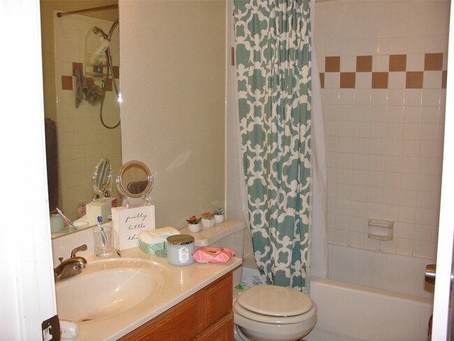 Building Photo - 106 Vista Way