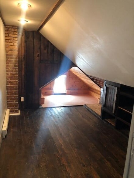 bonus room - 119 Fairview St.