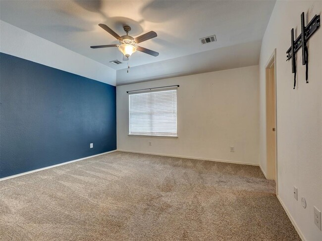 Building Photo - 180 Housefinch Loop