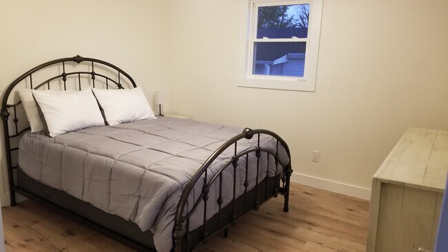 Building Photo - 2 Bigby St