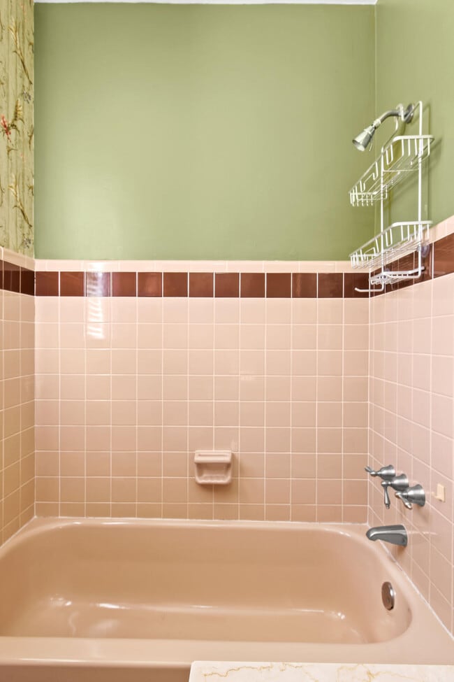 Building Photo - 194 Almeria Rd