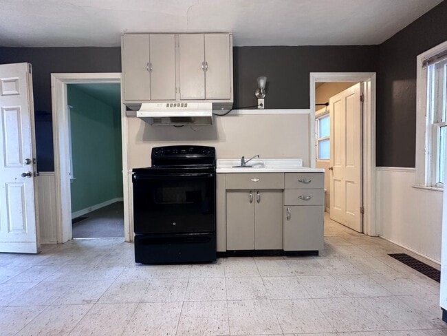 Building Photo - 120 N 4th Ave