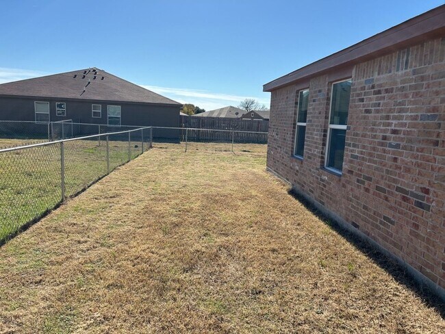 Building Photo - 1500 Justin Lp