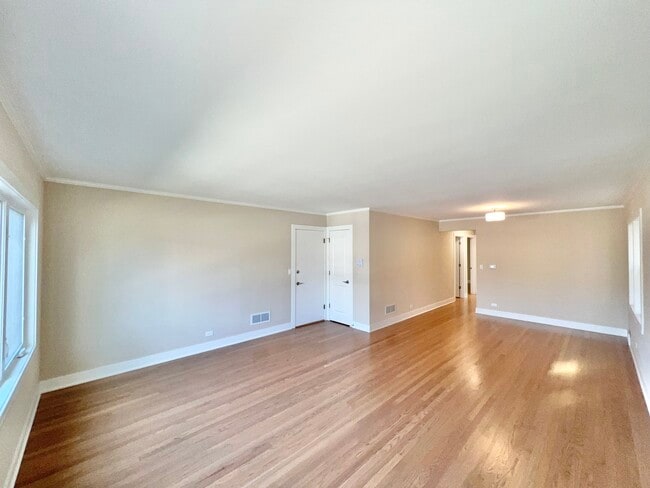 Building Photo - 5547 N Central Ave