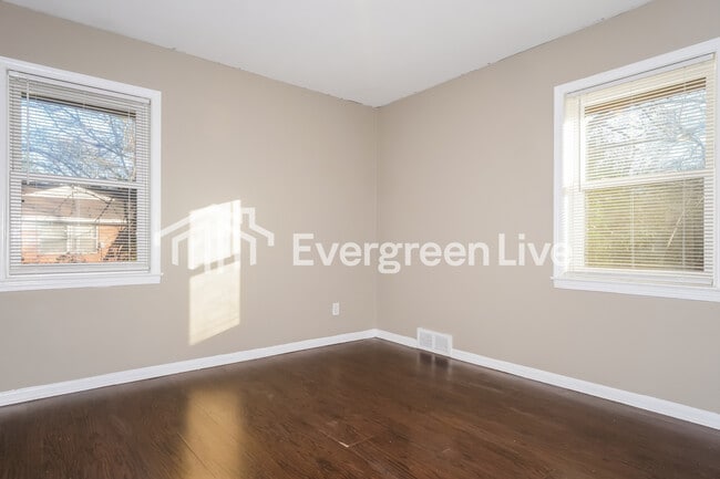 Building Photo - 1633 Puryear Rd